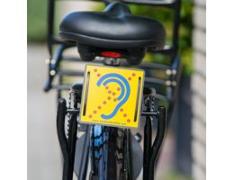 Limited Hearing fietsbordje gemonteerd op bagagedrager
